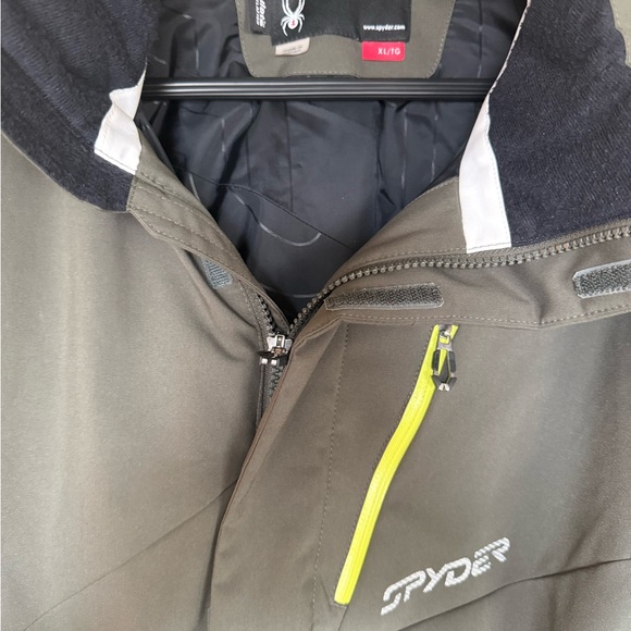 Grey and Lime Green Spyder Thinsulate ski jacket in XL. Good condition! - Picture 2 of 9